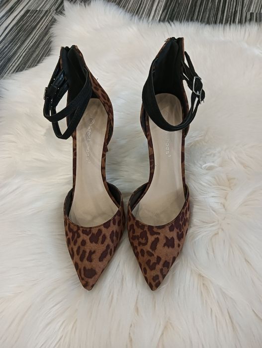 Rochii și încălțăminte dama