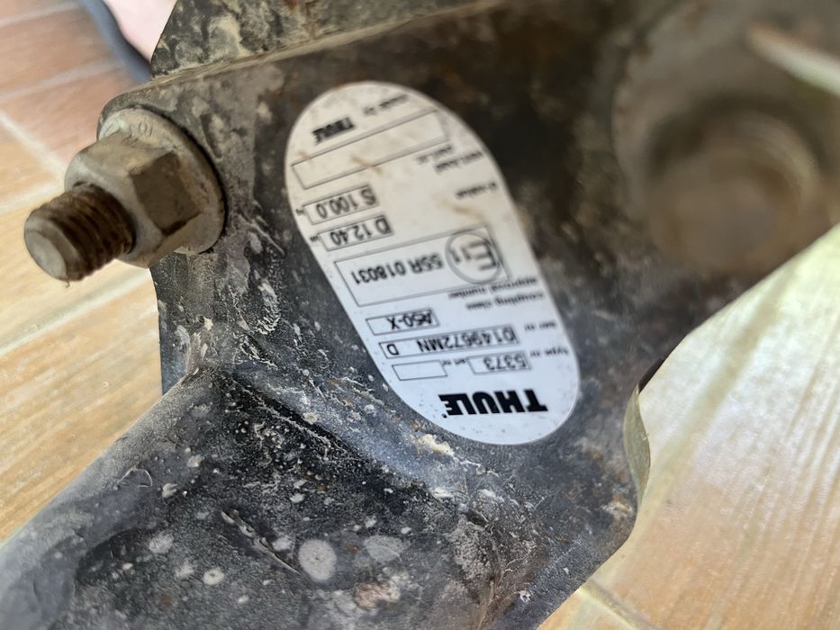 Теглич за фолксваген шаран 2011г