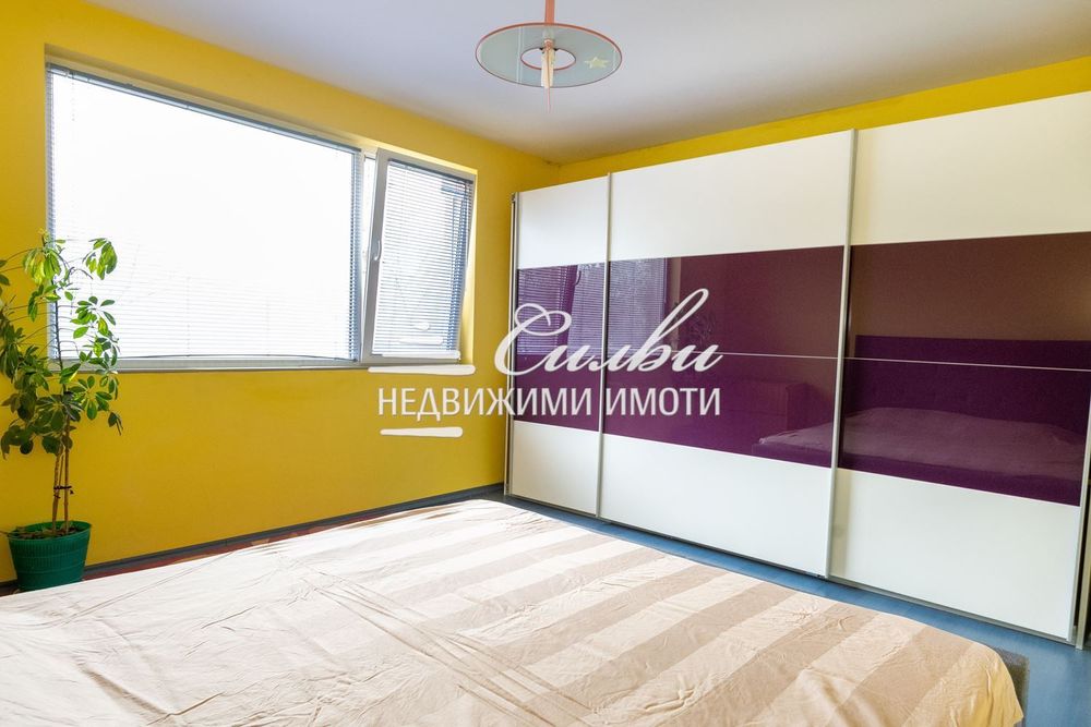 Етаж от ТУХЛЕНА къща - кв.Болницата