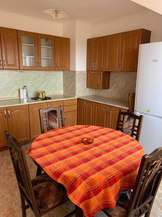 Дава се под наем Тристаен апартамент в Бургас, Меден рудник - зона А - 80 кв.м за 255 € - Снимка #5