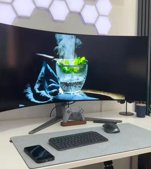 AOC AGON PRO AG346UCD QD-OLED 34" 175Hz - Като нов, гаранция до 2028