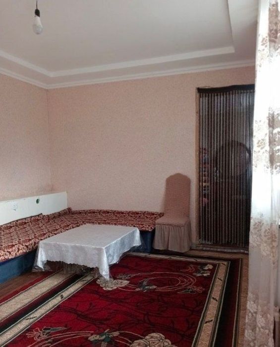 Уртасаройда уртасарой куча 67 мактаб ёнида срочний  Уй сотилади ховли