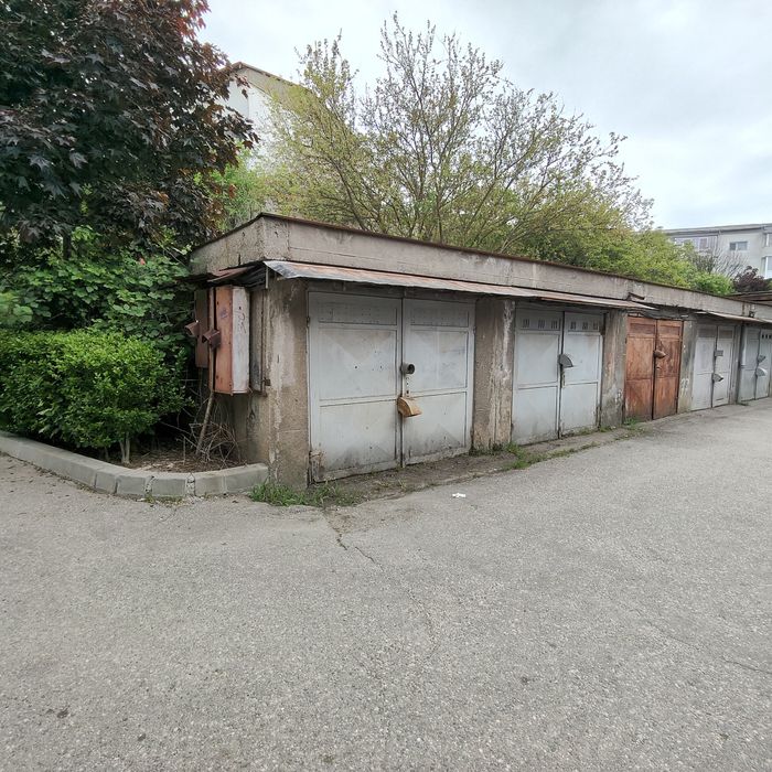 Vând garaj în  Str Drăgănești
