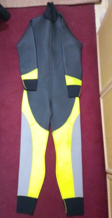 Costume de inot din neopren diferite marimi si preturi pentru adulti si copii