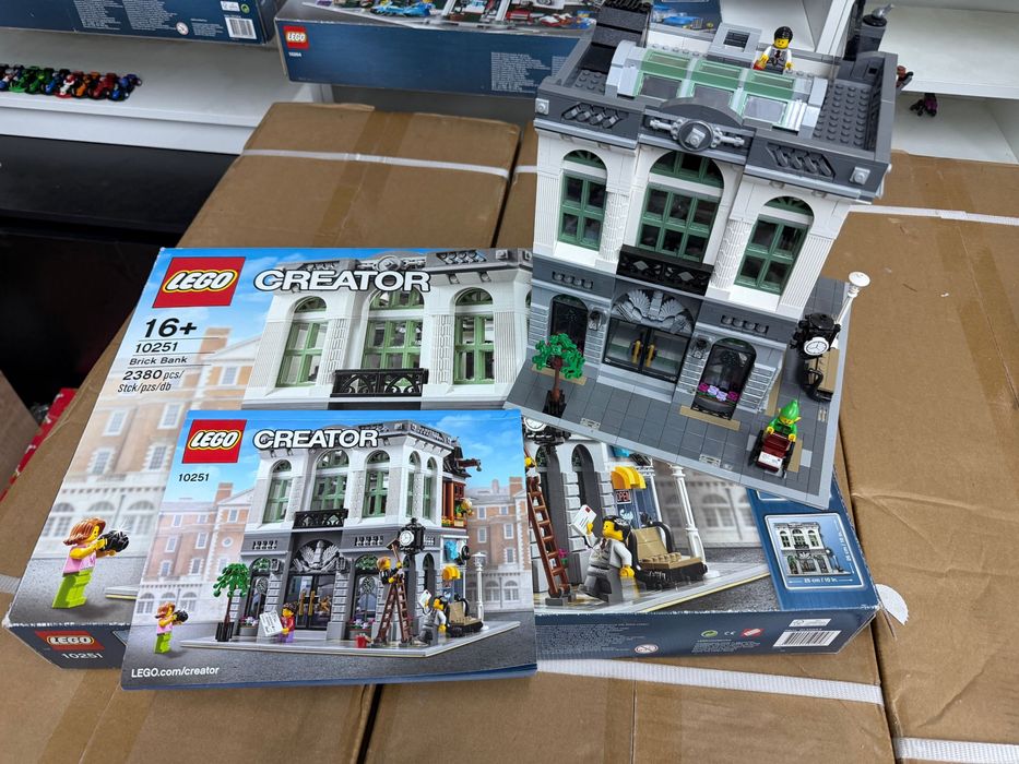 Lego brick bank, cladiri modulare