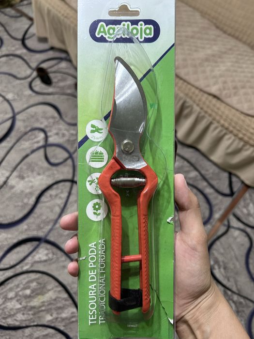 Продам садовую ножницу или Секатор.