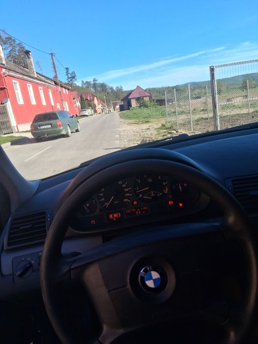 Vând mașină BMW 318I Sau schimb cu Atv