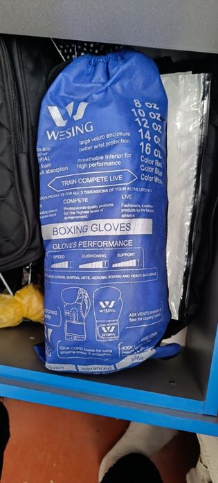 Боксёрские перчатки 10 унций НОВЫЕ