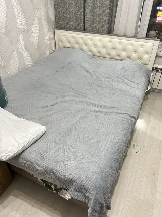 Продам 2-х кровать, комод, тумбы