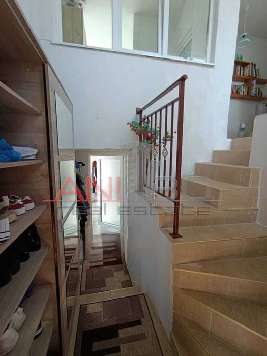 Еднофамилна къща с двор в кв. Галата, гр. Варна