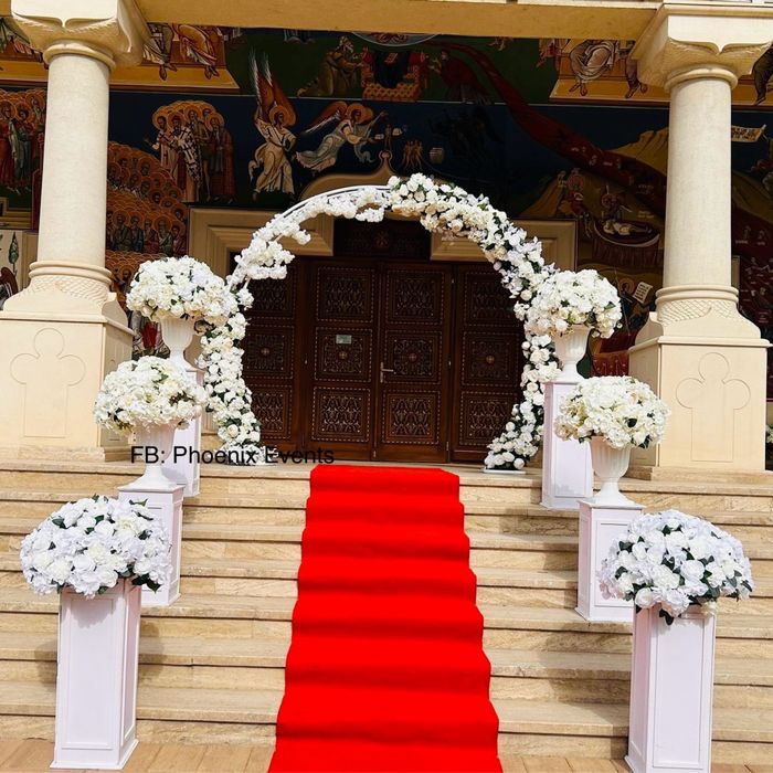 Aranjament biserica decor decoratiuni florale intrare cununie nunta bo