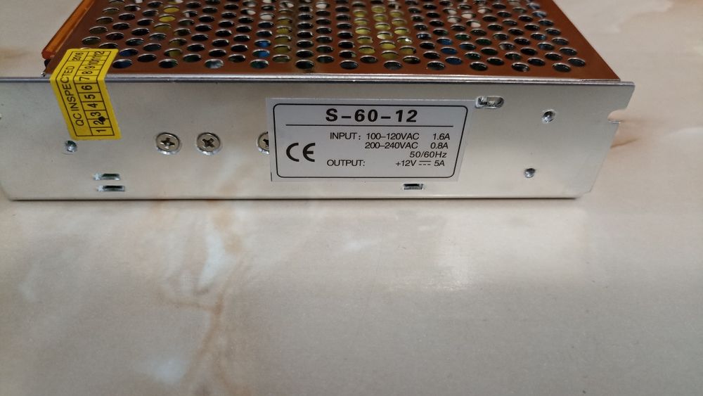 Vând surse de alimentare la 12 volti