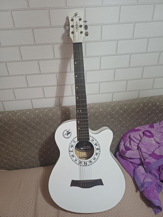 Гитара акустическая / продам срочно