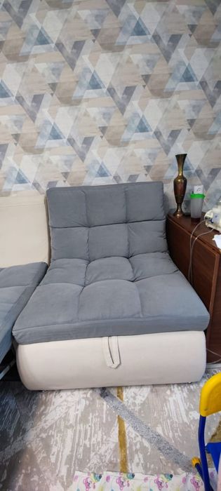 Продаётся диван.