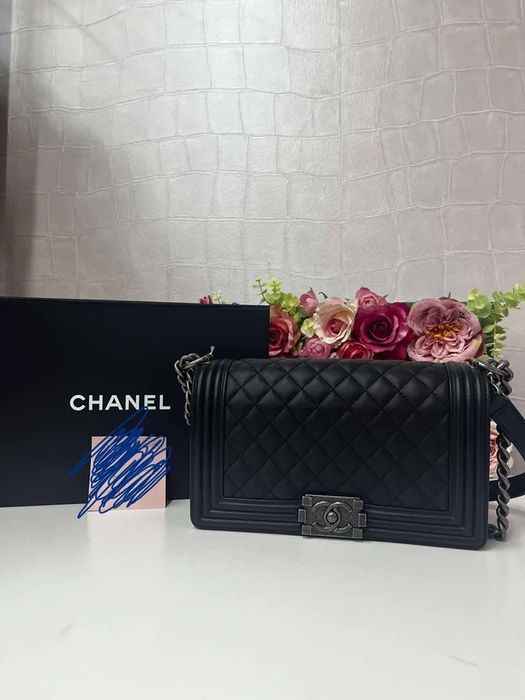 Чанти на Chanel.