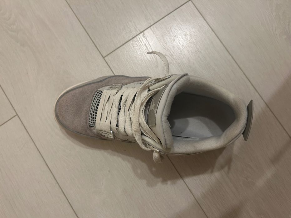 Vând jordan 4 frozen moment