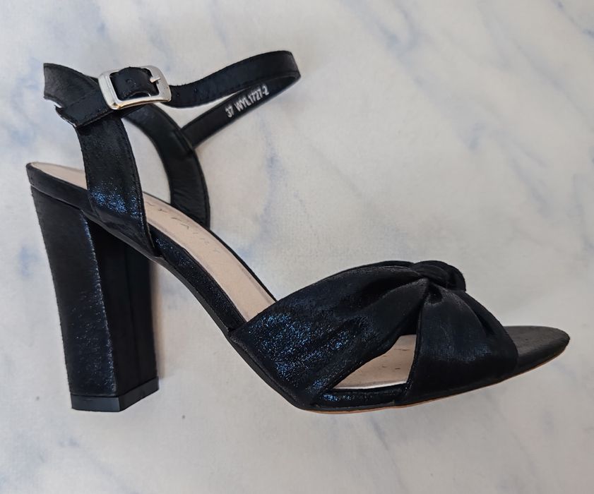 Sandale cu toc gros