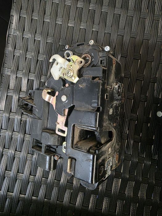 Предна лява и дясна брава Голф 4