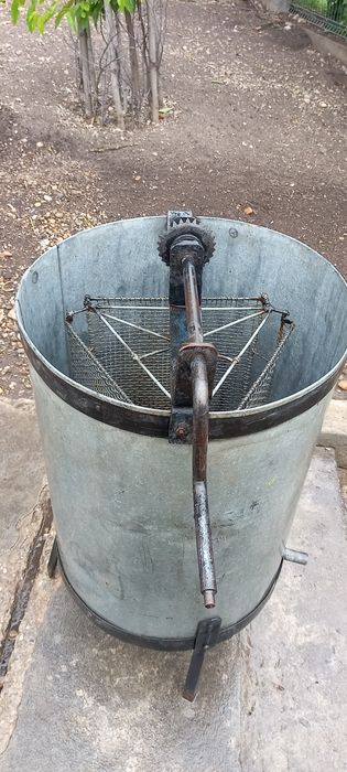 Vind centrifugă manuală
