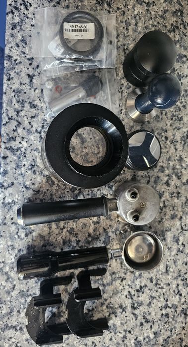 DeLonghi Dedica EC685.BK + мелачка Adler Europe