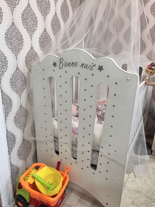 Продам детскую кроватку