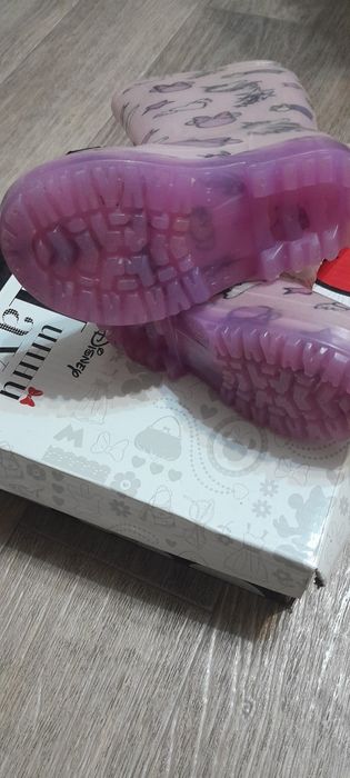 Резиновые сапожки для девочки