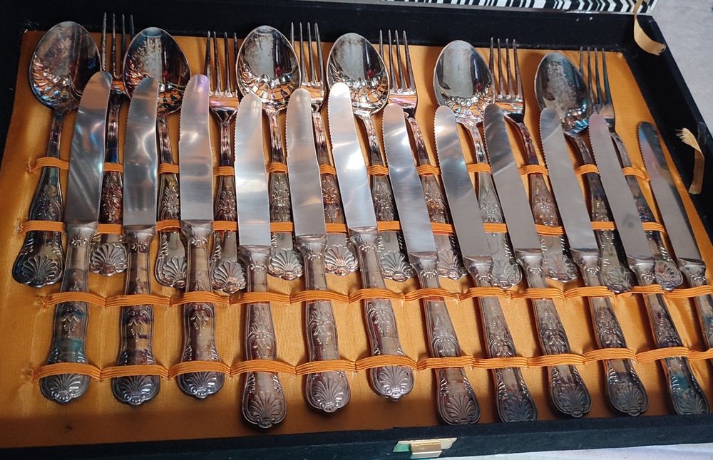 Дълбоко посребрени прибори за хранене