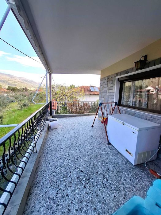 Продава двуетажна къща 150 м2 + 80 м2 и двор 400 м2 в Аспровалта, Гърция