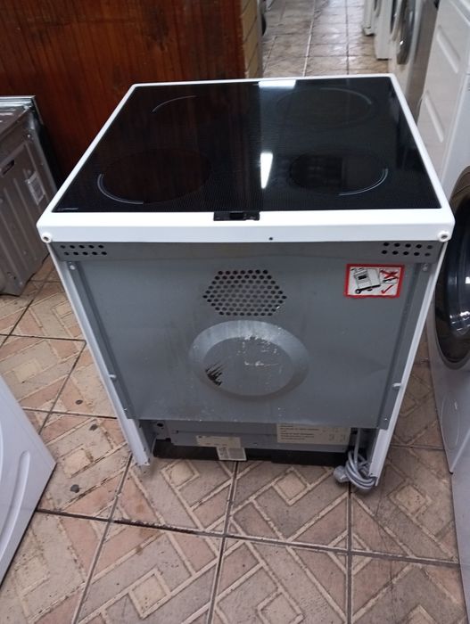 Свободно стояща печка с керамичен плот VOSS  2 години Гаранция!