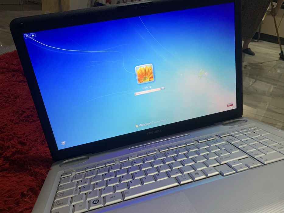 Vand leptop toshiba