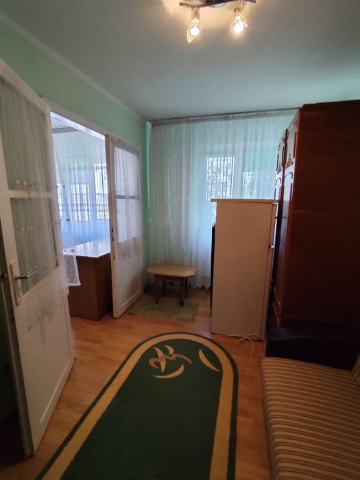 Vând apartament .