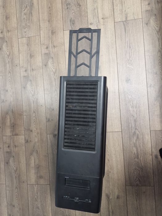 Vand carcasă Thermaltake Urban S71