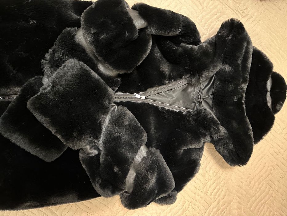 Дамско пухено яке с качулка 
Размер М
120лв