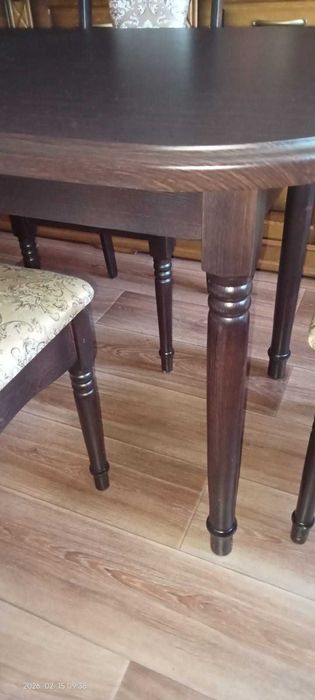 Продам обеденный стол со стульями