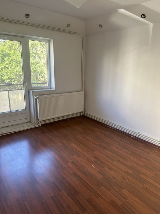 Inchiriez apartament