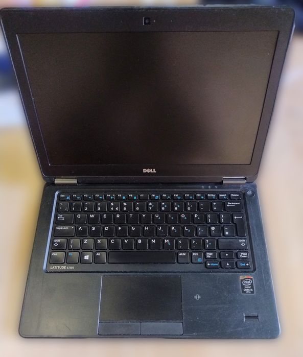 Dell latitude e7250 + зарядно устройство