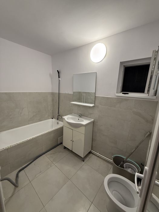 Inchiriez apartament