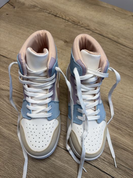 Дамски високи обувки