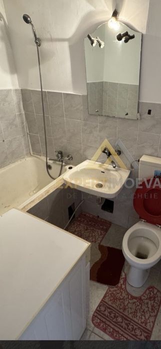 Vand Garsonieră zona Hotvon