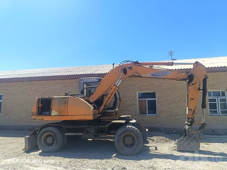 Samsung 132 ekskuator sotiladi