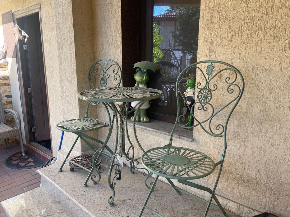 Set doua scaune si masuta pentru exterior, design vintage