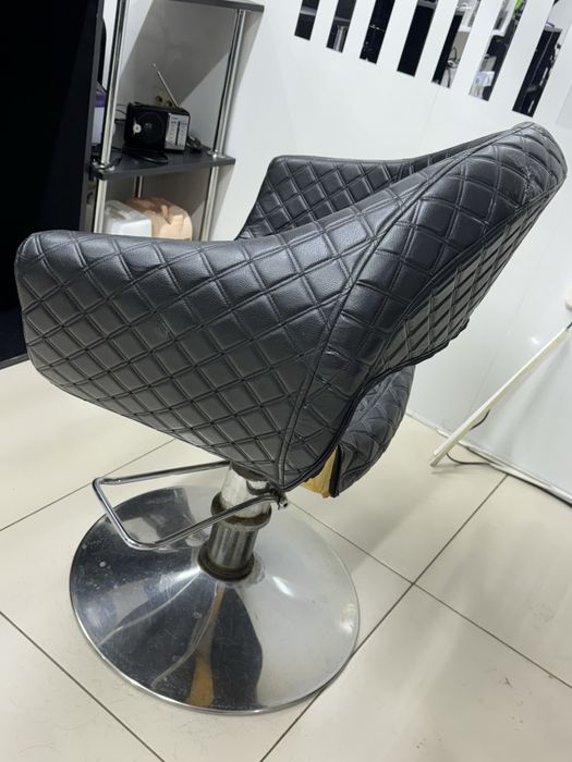 Продам кресло парикмахера