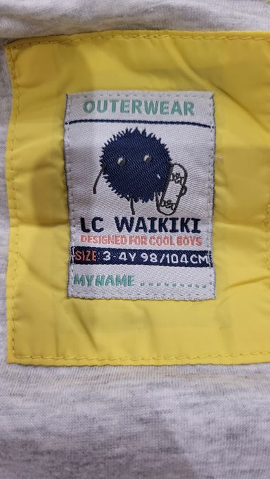 Продавам детско жълто елече LC Waikiki
