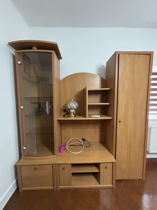 Ansamblu mobila living ,pt TV , cu usi , rafturi , usa sticla si dulap haine.