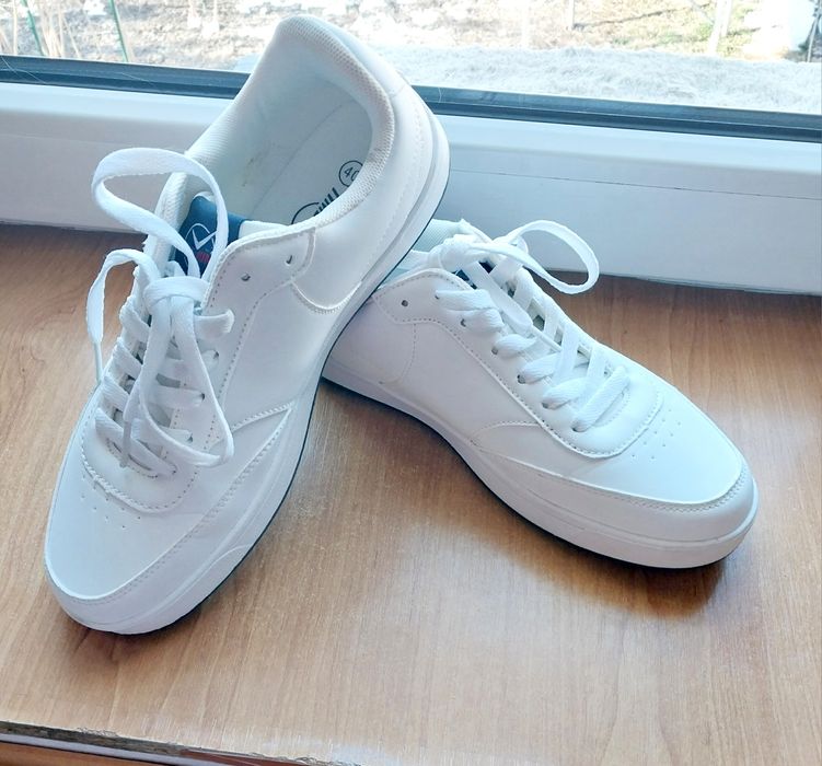 Продам кроссовки