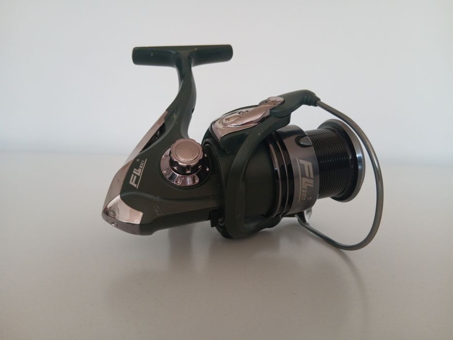 Vând mulinetă fl feeder&spin 4000