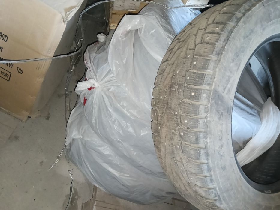 Резина б/у 265/65 R18 шипы