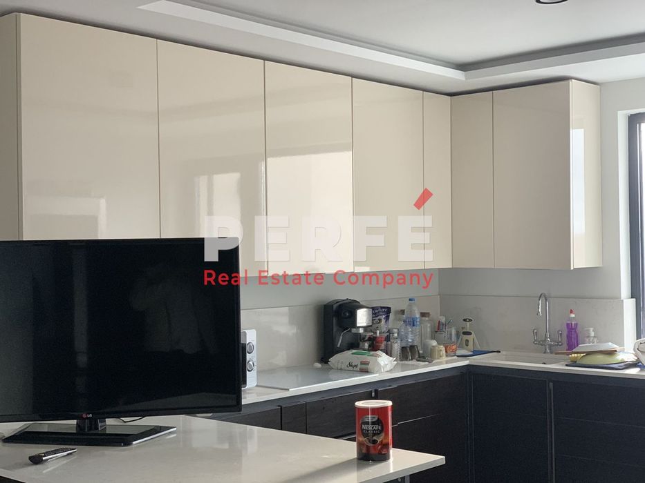 Продава се Многостаен апартамент в Поморие - 380 кв.м за 1790 €/кв.м - Снимка #2