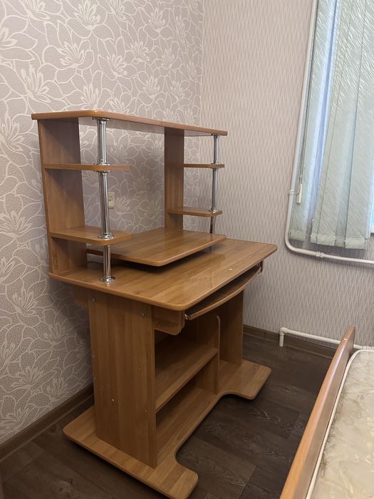 Продам компьютерный стол