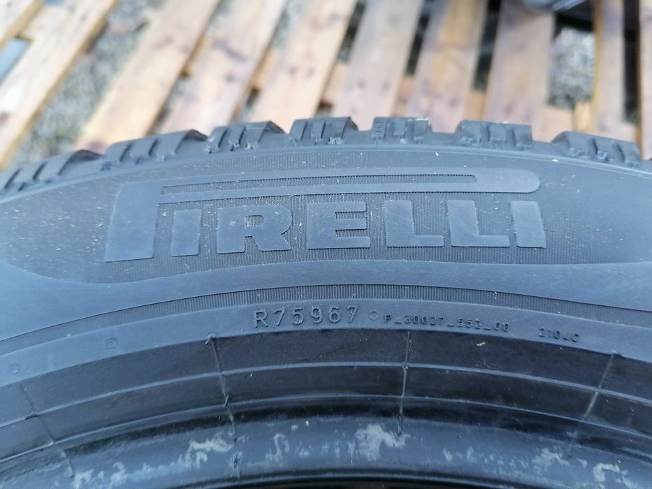 2 бр. Pirelli 215/55R17 DOT 2922
